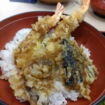 天信 - 天丼。海老、なす、しいたけの布陣。