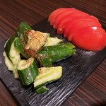 Hakata Kushiyaki Yasaimaki No Mise Namai Ki - たたききゅうり、冷やしトマト