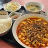 広島四川飯店 - 陳麻婆豆腐ランチセット(税込1,100円)
①陳麻婆豆腐②合鴨ハム③中華スープ④白ご飯⑤搾菜⑥杏仁豆腐