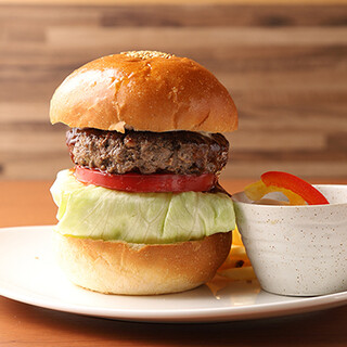 Recommended for enthusiasts! 100% beef original burger is satisfying◎