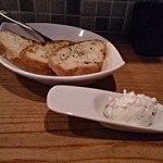 Bar Yobanashi - お通しのパン