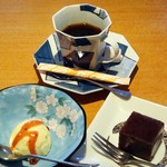 Sushi Koubou An - デザートのコーヒー、アイス、水ようかん