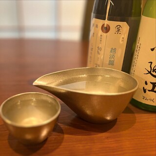享受与“从全国各地订购的日本酒”料理的完美结合