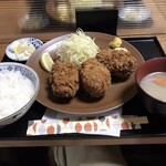 割烹 三友 - カキフライ3個定食。