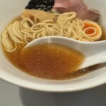酒肴場 屯 - 今日の煮干し中華は、平子、白口、背黒を使った煮干し感強めのビターな味わい