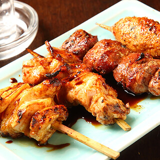 ``Assorted Yakitori (grilled chicken skewers)'' with Daisen chicken grilled over Tosa Bincho charcoal