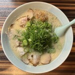 珍竜軒 - 黒玉ラーメン