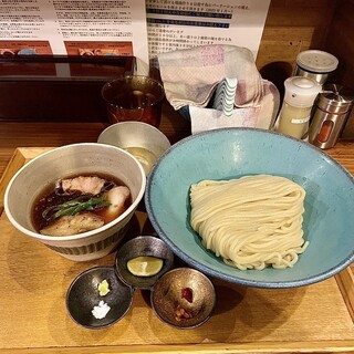 いかれたヌードル フィッシュトンズ - 料理写真: