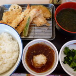 天丼・天ぷら本舗 さん天 - 料理写真:とり海老天定食　鶏海老増し