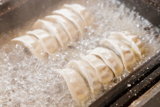 スタンドシャン食 Osaka北新地 Champagne & GYOZA BAR - 