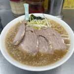 Ramen Shoppu - 定番中♪ ラーショでネギチャーシューを「定番」と呼ばせるお店は古き良きお店って感じ。今は亡き、戸田の「ドモン」も定番と呼んでたなぁ〜