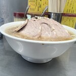 Ramen Shoppu - 横顔。青磁器の丼じゃないのが、逆に新鮮かも！？