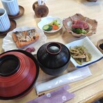Kappou Kushida - 鮭塩焼きとまぐろブツ定食　990円