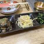 焼肉たまき - ナムル盛り合わせ(茄子の生姜焼き風・もやしナムル・ほうれん草ナムル)(900円)