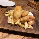 ラッグズシャック - フィッシュ&チップス。大好きで来るたび絶対頼んでしまいます！お魚の身も衣もふわふわで最高です！