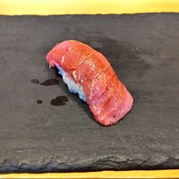 SUSHI TOKYO TEN、 横浜店 - 中トロ！(ここで既にわし掴みに！)