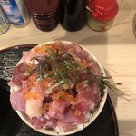 魚匠屋 - たっぷり海鮮みぞれどーん(丼)のアップの上から