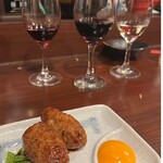 Wa in Ya - 雞肉丸搭配紅色醬料非常合適♪(*´-`)