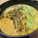 京ちゃばな - キャベツの鉄板焼きポルチーニクリームソース