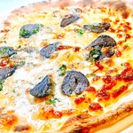 Aged black garlic and gorgonzola pizza