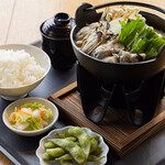 牡蠣と肉 宴 - 広島産牡蠣鍋定食