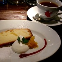 カンティーナ シチリアーナ トゥット イル マーレ 銀座4丁目 - ヘーゼルナッツ入りのチーズケーキ