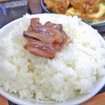 からやま - ご飯にイカの塩辛をのせて