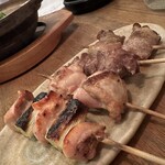 Hakata Kushiyaki Mikan - 手前からねぎま・そり・ふりそで・えのき巻き