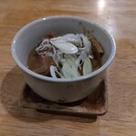 三ちょうめ。 - セット付属の牛もつ煮込み