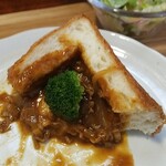 キッチン ブルー グローブ - ビーフは先に食べて、ぱんを残す様にします