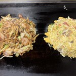 お好み焼 千草 - 焼きそば チャンポン（豚 イカ エビ）  焼いてる途中お好み焼き