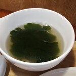 キッチン ブルー グローブ - わかめスープのアップ