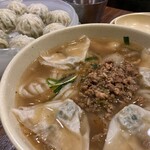 MYEONGDONG KYOJA 本店 - カルグクス、マンドゥ