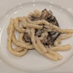 La Stalla - 手延べウンブリチェッリ　舞茸と平茸を発酵バターで焼いたソース