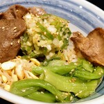 Yakitatenokarubi - ねぎ塩牛タン丼(小) 890円／牛タンを薄切りにし、タレには特製の塩ダレを使い、最後の一口まで大満足