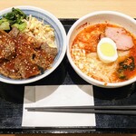 Yakitatenokarubi - 牛ハラミ丼(並) 850円＋旨辛盛岡冷麺(小)セット 390円