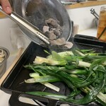 ホルモン千葉 - ホルモンネギ焼き。