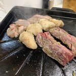 ホルモン千葉 - コク塩5種焼きスタート♪
