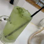 ホルモン千葉 - 生搾りキウイハイ。