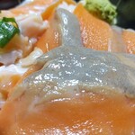 丼丸 d´Ome - サーモンのアップ写真(^^)