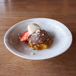 さじこよみ - 里芋のチョコレートムース　八朔とハーブの香り　自家製豆乳ジェラート