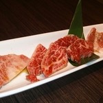 黒毛和牛焼肉酒楽庵 ひよし - コースのお肉例