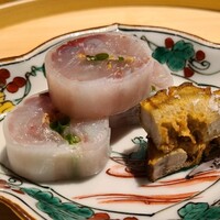 温石 - ③真鯵(静岡県駿河湾産、サスエ前田魚店)の蕪砧巻き
                    真鯵の薫りが鼻に抜け、脂より滋味がしっかりした味わい
                    駿河湾らしい真鯵ですね
                    ④素揚げ大浦太牛蒡(静岡県産)
                    牛蒡の薫りは主張が強く、味は甘みが強い