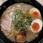 ラーメン食堂 神豚 大東店 - とこ豚骨味玉ドラゴン麵、ギョーザセット