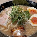 ラーメン食堂 神豚 大東店 - とこ豚骨味玉ドラゴン麵、ギョーザセット