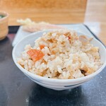 Tonikaku Toni Men - 鶏としめじの炊き込みご飯 270円
                      ほんのり、バター風味なのは気のせいかしら