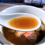麺や豊 - スープはあっさり醬油の清湯スープ。