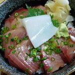 寿司吉 - 中央のイカが映えます(´ρ`)