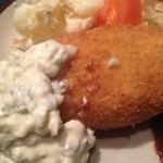 キッチン・ゴン - 2014.1.14  タルタルソースがかかっているカニ玉子コロッケ☆　刻んだゆで卵が入っていて、すごく美味しかったらしい☆