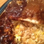 キッチン・ゴン - 2014.1.14  チャーハンにカツが乗せてあり、カレーソースとハヤシソースがかけてある☆　ウマすぎ！☆